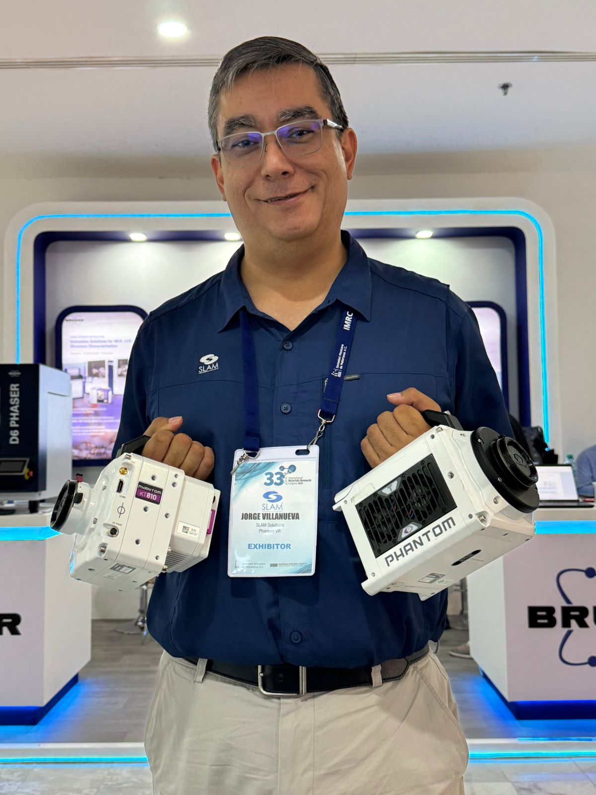 Jorge Villanueva feliz con Phantoms